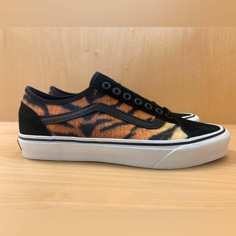 Vans - Picture 7 of 10